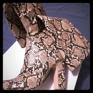Steve Madden Rouge Tan Snake